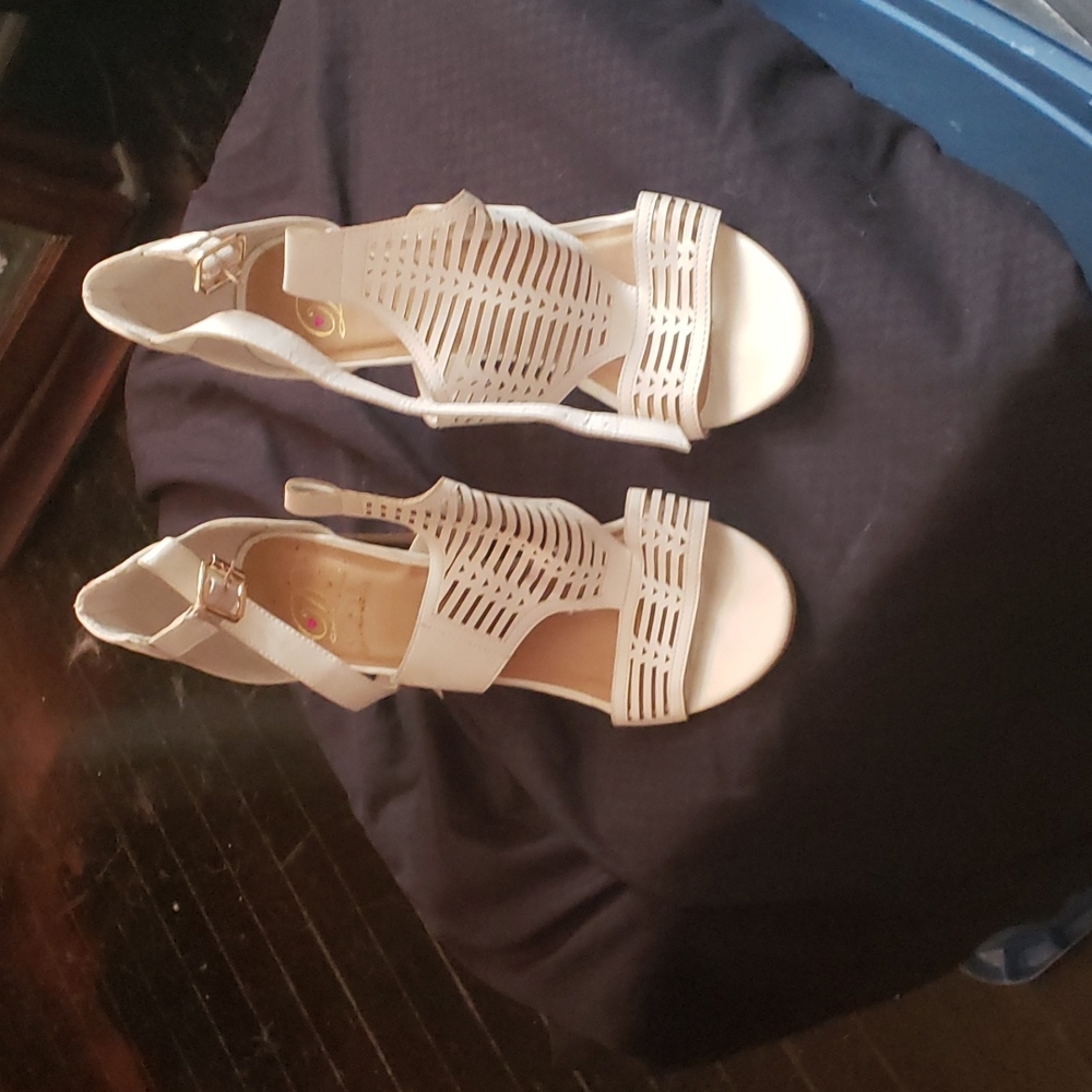 White block heel sandal